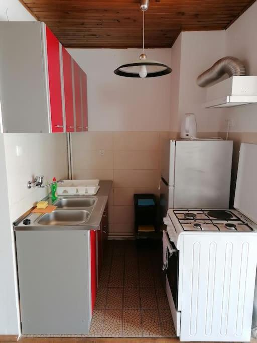 Cozy 1-Bdrm Apt In Dubec, Ideal For Work Or Study Sesvete Kültér fotó