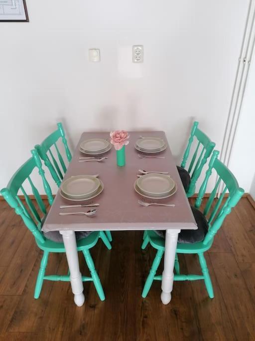 Cozy 1-Bdrm Apt In Dubec, Ideal For Work Or Study Sesvete Kültér fotó