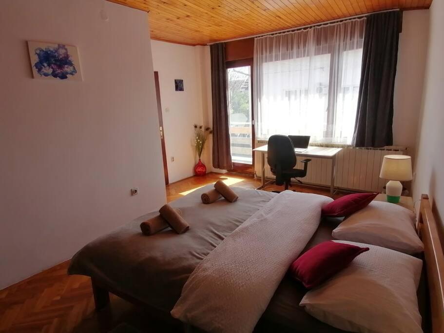 Cozy 1-Bdrm Apt In Dubec, Ideal For Work Or Study Sesvete Kültér fotó